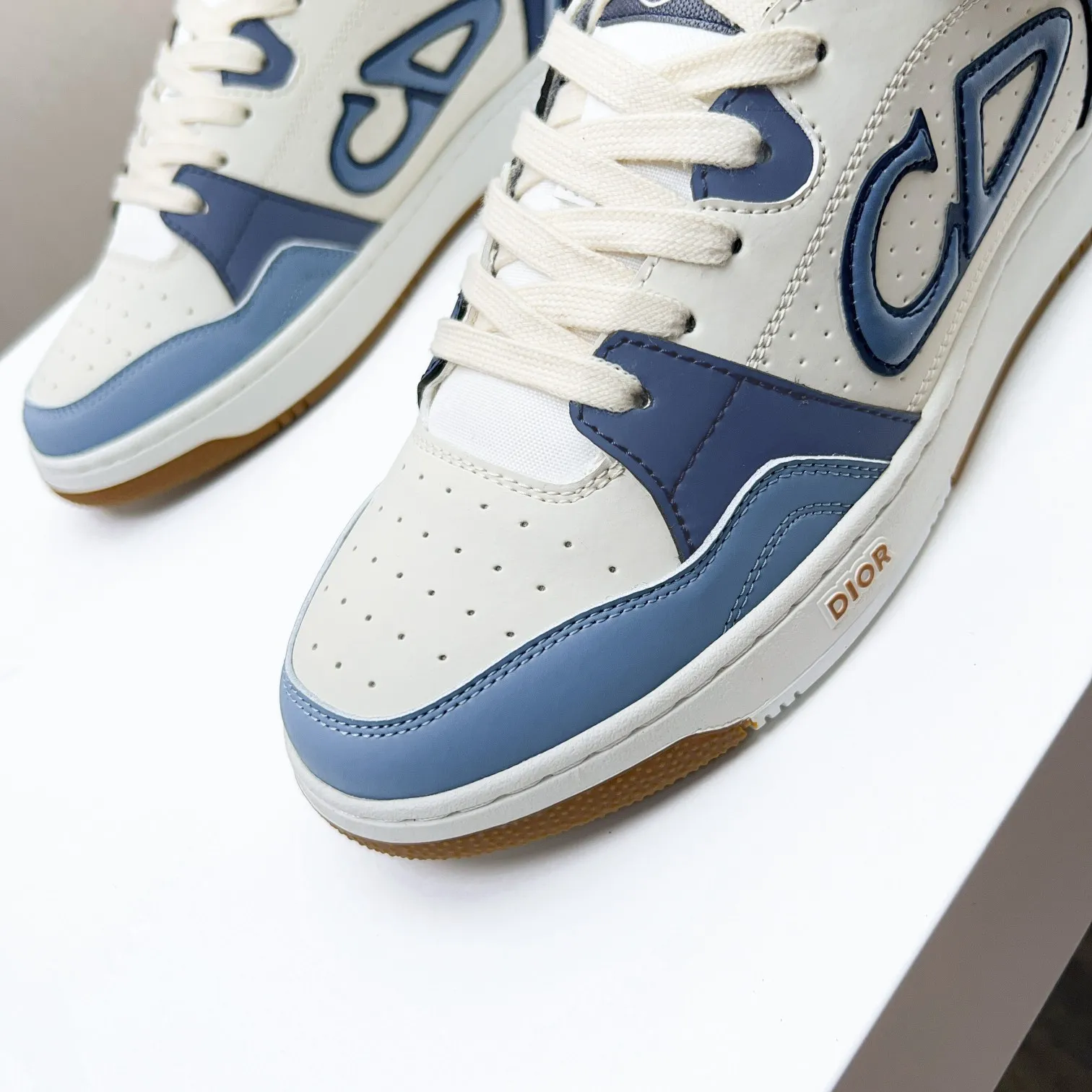 Men's Men's Shoes 💰420 [New Style] 🦩🦩Dior - Low-top sneakers 2025 spring men's collection new arrivals [Celebrate][Celebrate][Celebrate], reinterpret the basketball shoe design and become a classic Dior item [strong][strong][strong], carefully crafted in black and cream white smooth cowhide, paired with beige suede, showing leather on the side The CD logo, tongue, sole and back side are decorated with various distinctive details to enhance the style[666][666], while eyelet details, topstitching and rubber panels highlight the dynamic charm of its athletic style[strong][strong][strong]. It has a two-color rubber sole, which can be matched with various clothing to create a refined look. Size: 38 to 44 (45 can be customized
